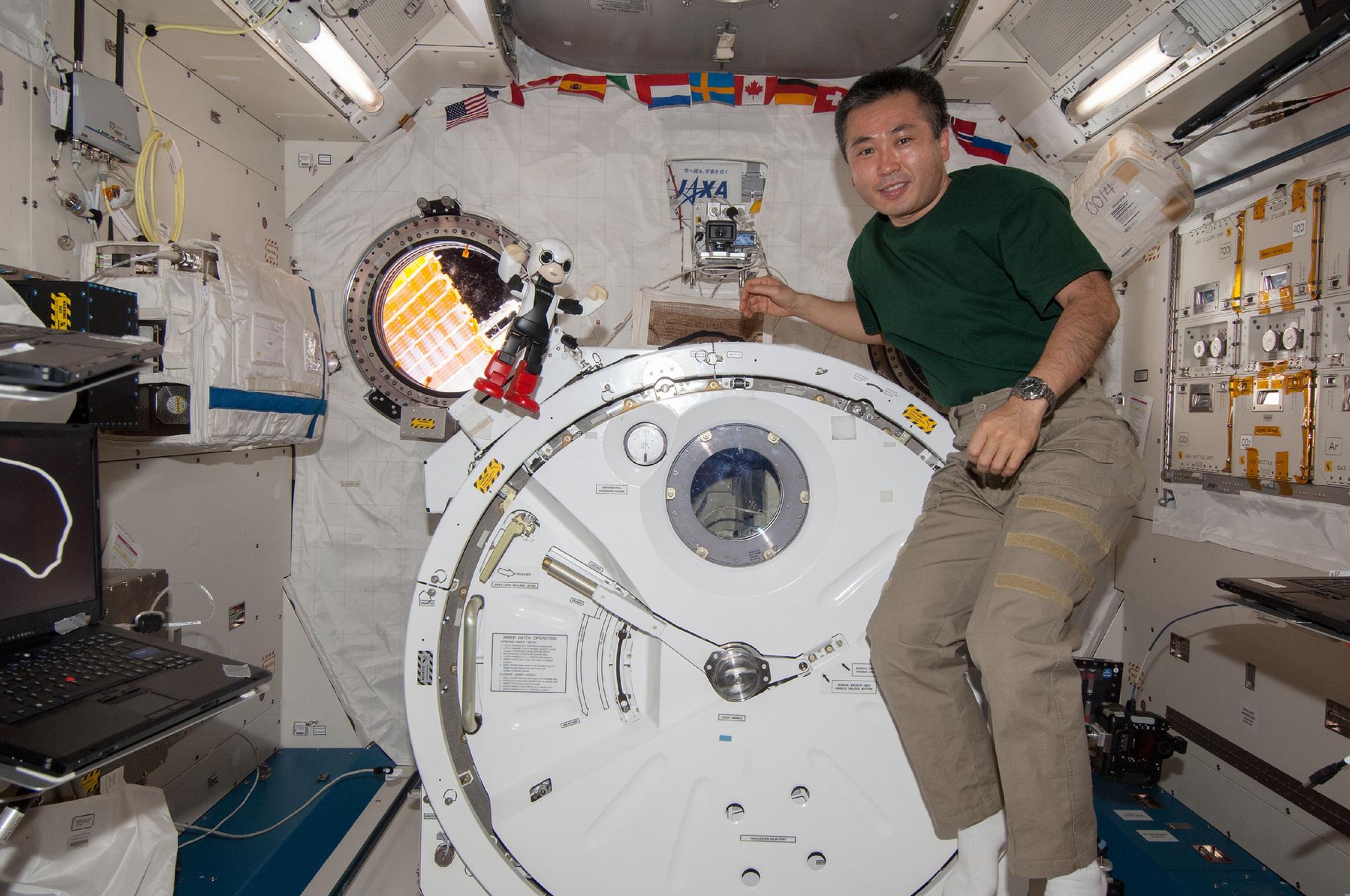 『KIROBO』と若田光一宇宙飛行士、ISSで会話