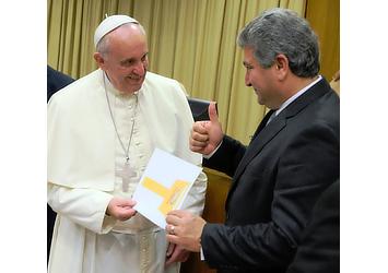 Pope Francis and Toyota Motor Corporation Regional CEO for Latin America and the Caribbean Steve St. Angelo