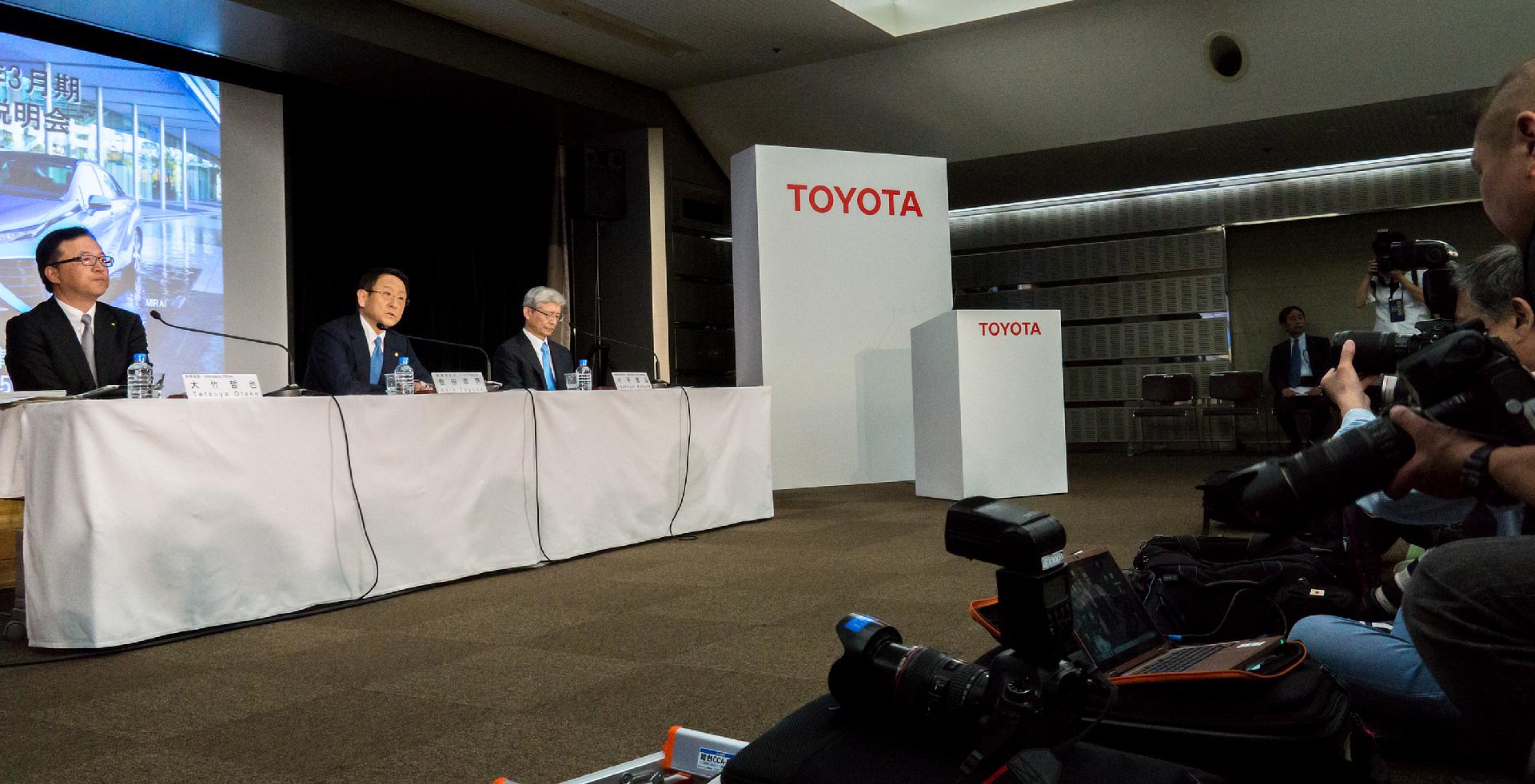 Managing Officer Tetsuya Otake (left); President Akio Toyoda (center);  Executive Vice President Nobuyori Kodaira (right)