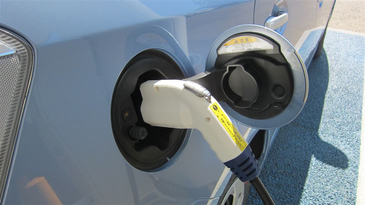 Charging a Prius PHV from a G-Station