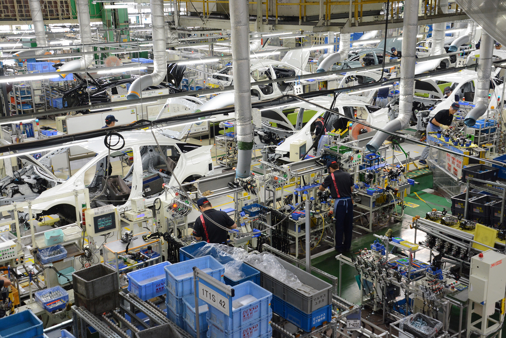 [Tsutsumi plant] Prius assembly line