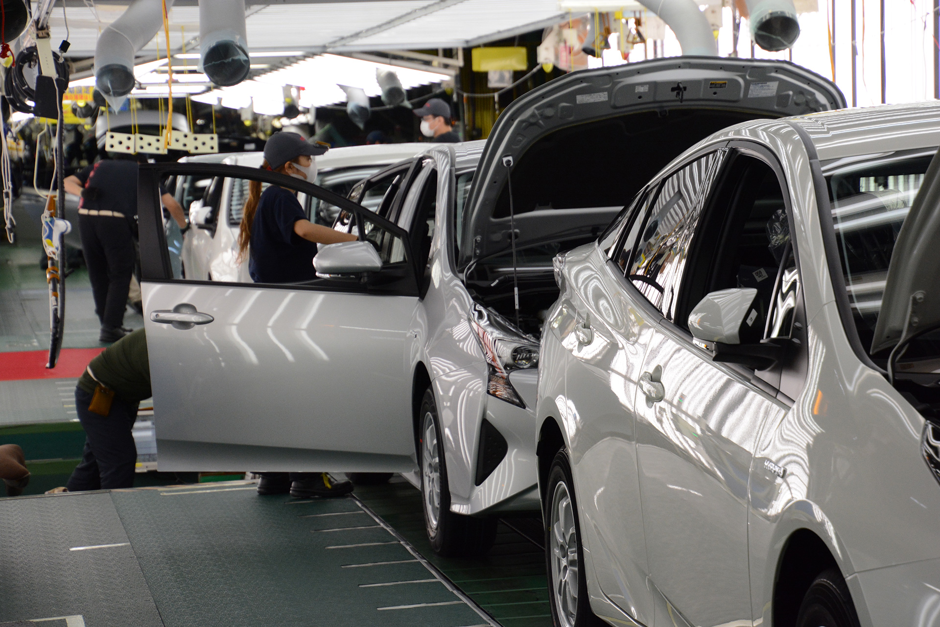 [Tsutsumi plant] Prius assembly line