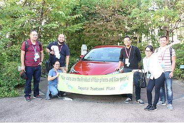 Group photo at Tsutsumi plant